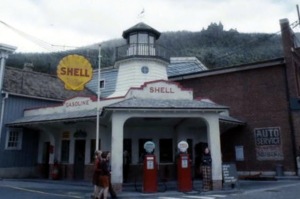 Shell Station in Dark Shadows
